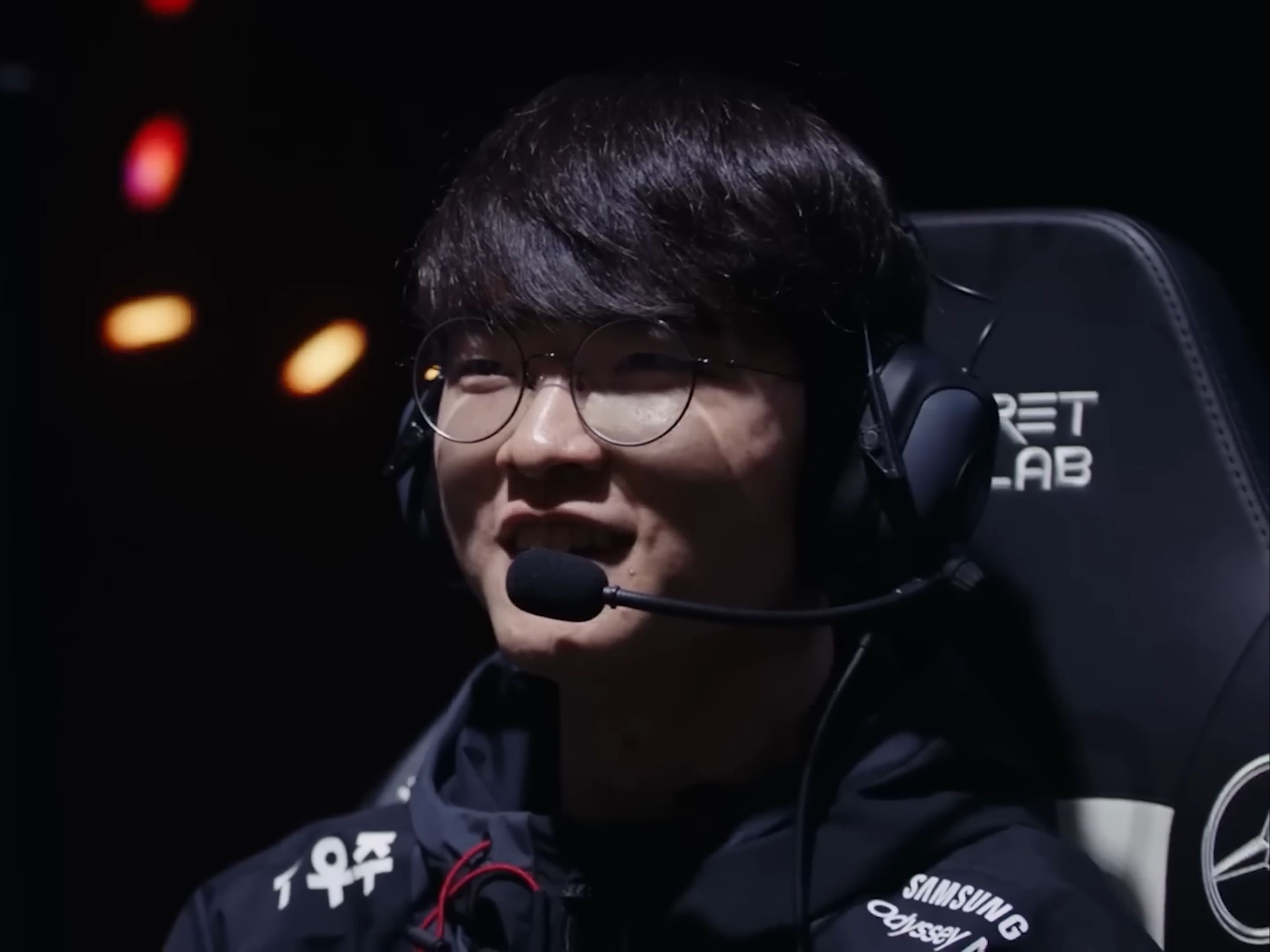 iG选手赛后返图：YSKM眼里无光 全队表情严肃