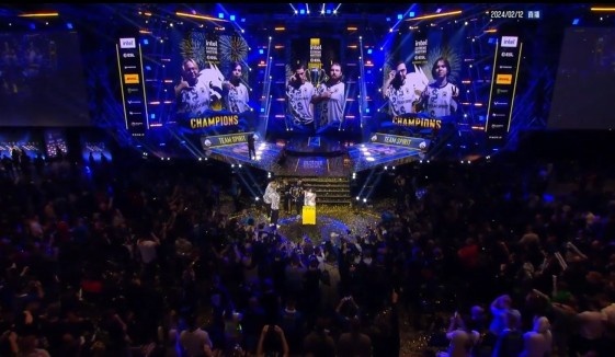 LoL Esports官方推特：这些年来，Faker和他的队友们