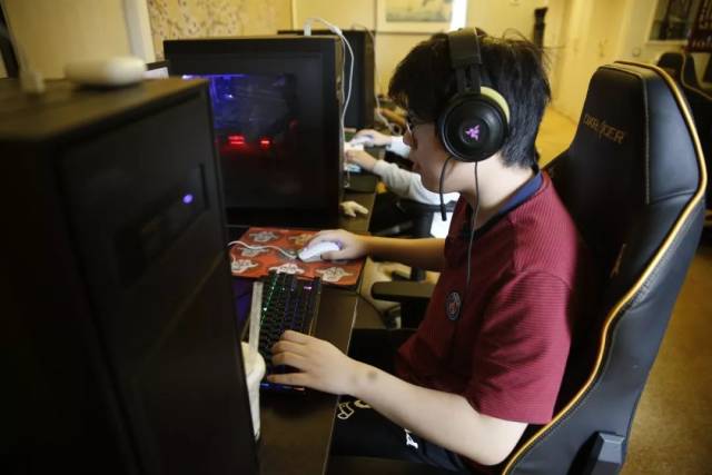 PARIVISION 晋级 StarLadder Budapest Major 2025 第三阶段，而 Fnatic 被淘汰出局