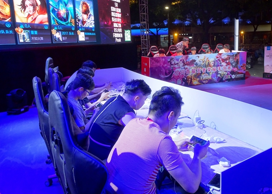 今年英雄联盟S12全球总决赛，将在NBA球队金州勇士主场场馆举行