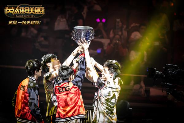 LPL夏季季后赛是日首发：16：40 WBG vs LNG，没有PandaC