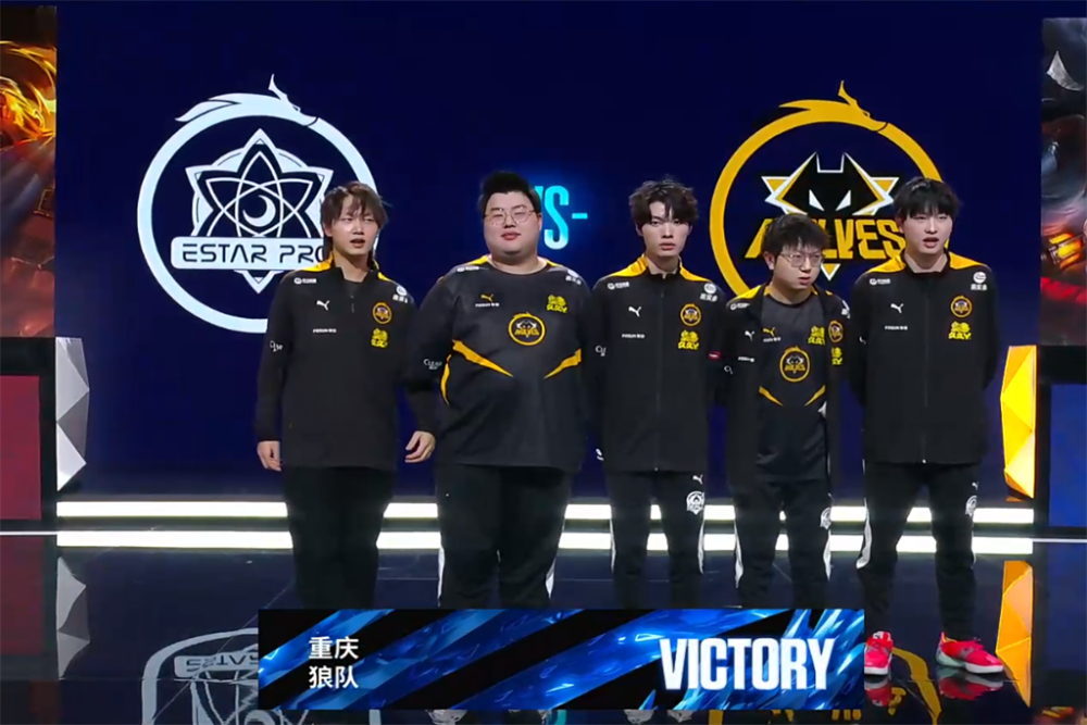 LPL春季赛今日首发名单：Uzi仍未首发 Ale大战TheShy