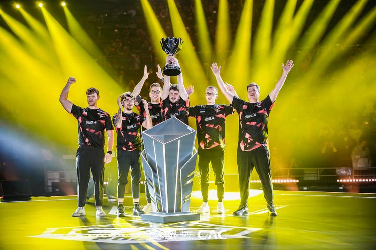 在历史上的这一天： Top Esports 赢得了2020年英雄联盟Mid-Season Cup冠军。
